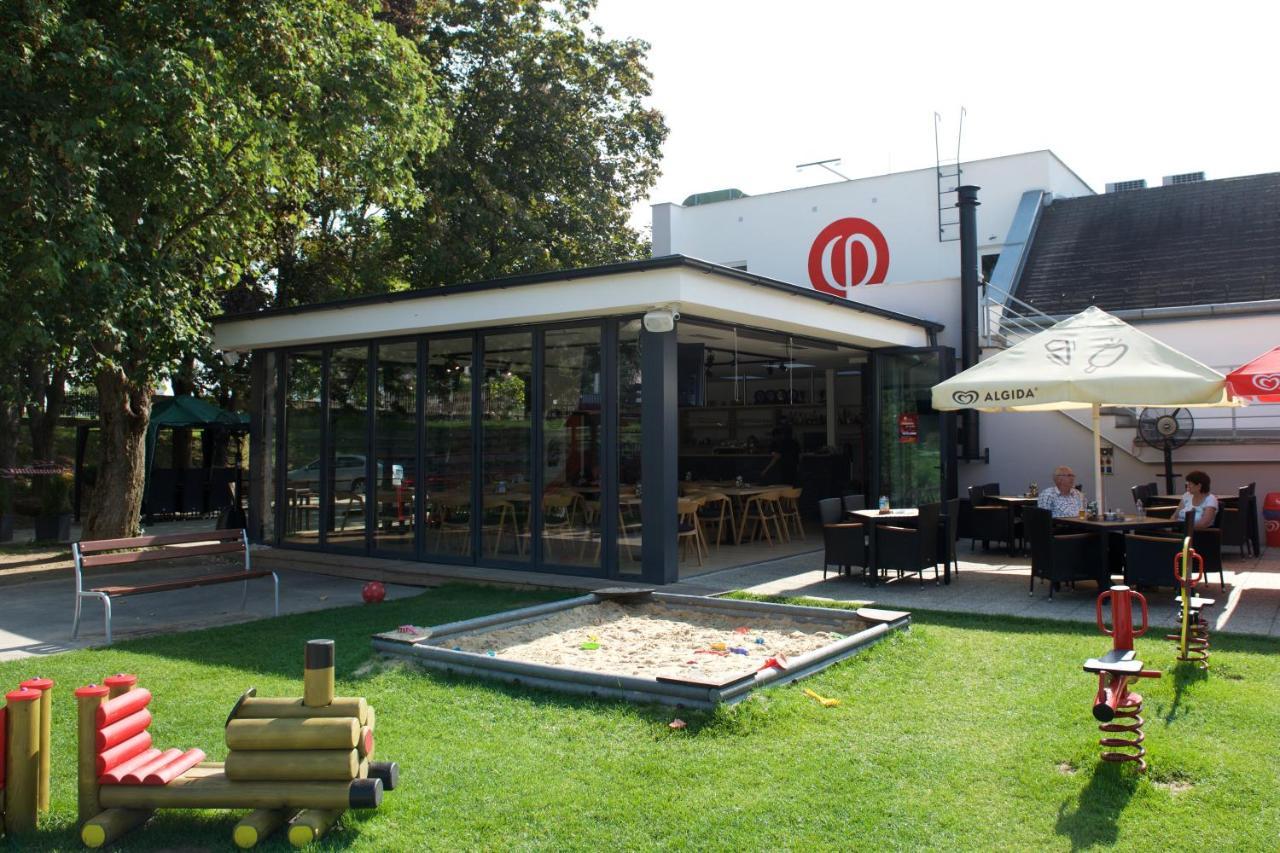 Penzion Formula Trenčín Exteriör bild