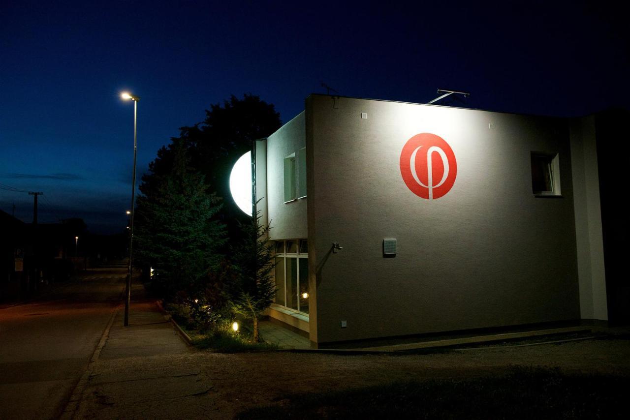 Penzion Formula Trenčín Exteriör bild